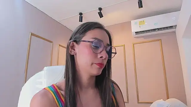 NahimiThompson online show from February 5, 7:51 pm