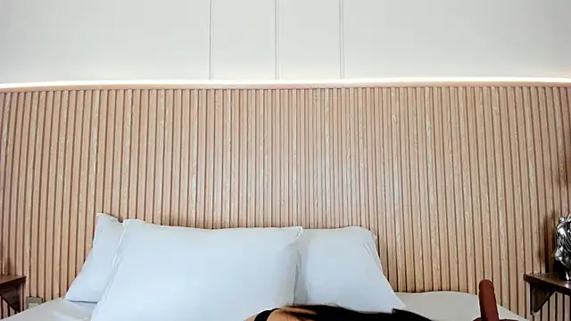 NahimiThompson online show from February 27, 7:36 pm