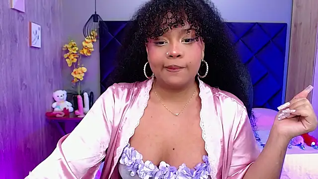 Snapshot of Aisha_Linh chatting on October 24, 11:12 pm Aisha Linh online show from October 24, 11:12 pm