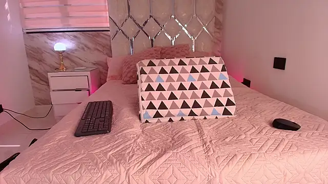 ellisrossi online show from November 5, 7:14 pm