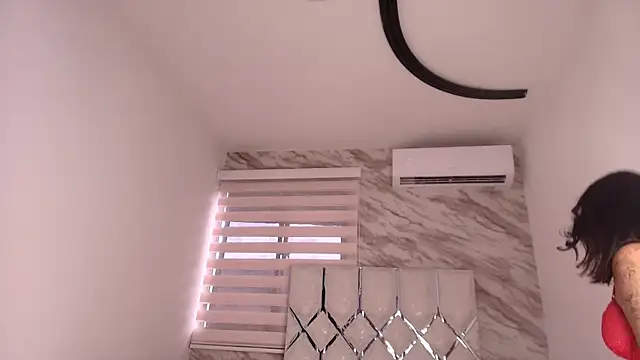 ellisrossi online show from November 26, 7:04 pm