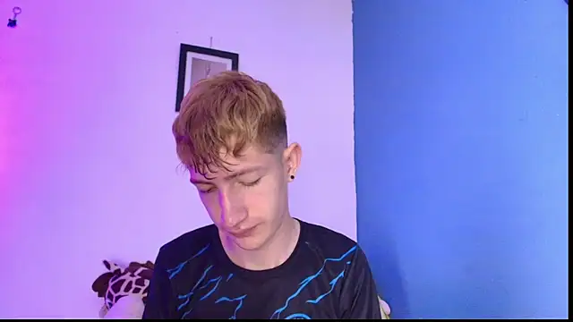 Erick Taylor3 online show from April 15, 7:43 pm