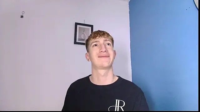 Snapshot of Erick_Taylor3 chatting on April 18, 6:45 pm Erick Taylor3 online show from April 18, 6:45 pm
