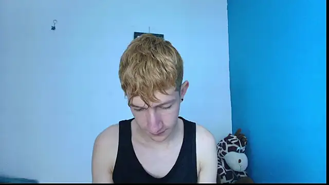 Snapshot of Erick_Taylor3 chatting on April 19, 6:32 pm Erick Taylor3 online show from April 19, 6:32 pm