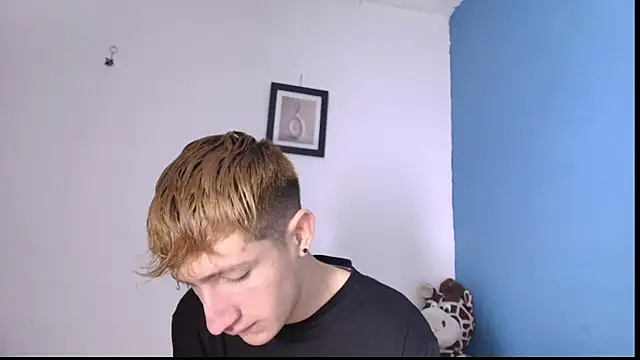 Snapshot of Erick_Taylor3 chatting on April 22, 6:53 pm Erick Taylor3 online show from April 22, 6:53 pm