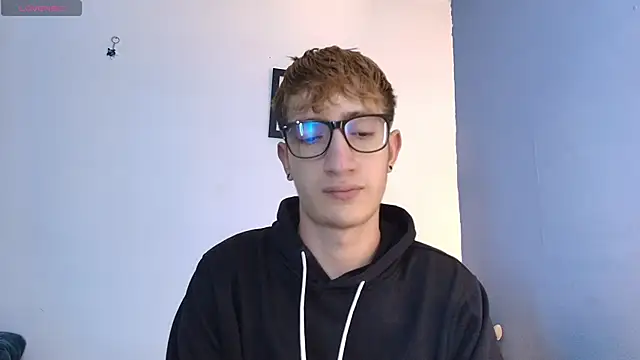 Snapshot of Erick_Taylor3 chatting on April 30, 7:42 pm Erick Taylor3 online show from April 30, 7:42 pm