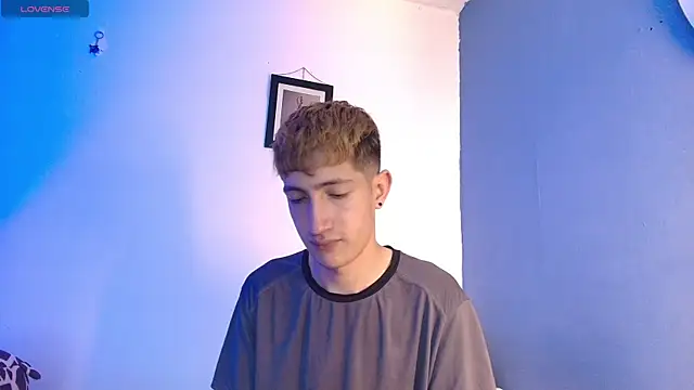 Snapshot of Erick_Taylor3 chatting on May 23, 8:13 pm Erick Taylor3 online show from May 23, 8:13 pm