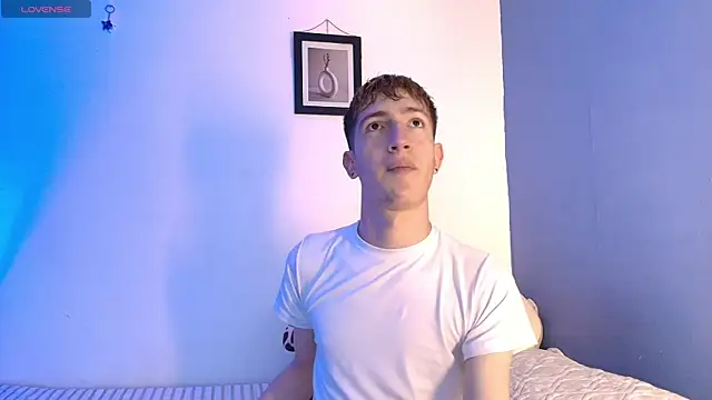 Snapshot of Erick_Taylor3 chatting on May 26, 8:16 pm Erick Taylor3 online show from May 26, 8:16 pm