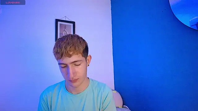 Snapshot of Erick_Taylor3 chatting on June 3, 3:39 pm Erick Taylor3 online show from June 3, 3:39 pm