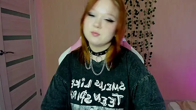 Lovly Vixen online show from October 25, 8:33 am