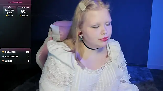 Snapshot of LottieReed chatting on May 16, 10:36 am LottieReed online show from May 16, 10:36 am