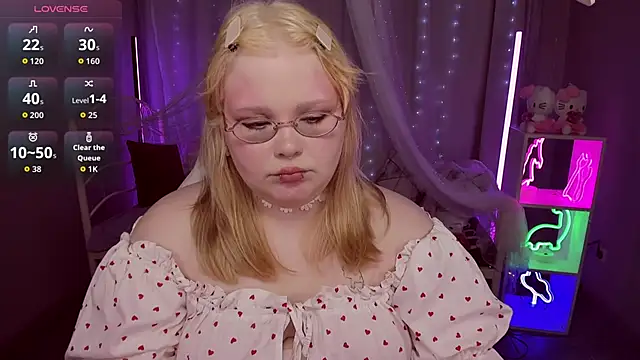 Snapshot of LottieReed chatting on June 20, 12:08 pm LottieReed online show from June 20, 12:08 pm