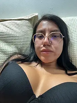 Snapshot of violetbunnyy1 chatting on December 16, 2:49 am violetbunnyy1 online show from December 16, 2:49 am