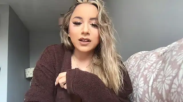 Snapshot of LyraLure chatting on March 20, 11:26 am LyraLure online show from March 20, 11:26 am