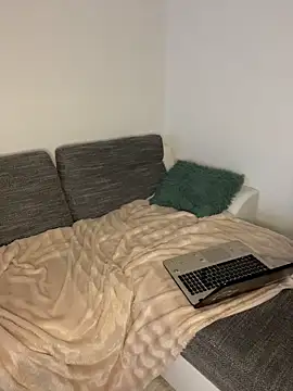 EllaMoonlight online show from December 17, 10:10 am