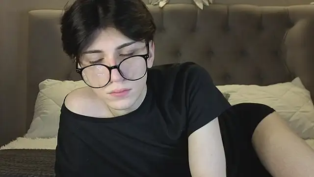 Oliver star boy  online show from January 9, 1:25 pm