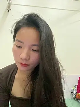 Bee Yellow00 online show from November 5, 4:45 am