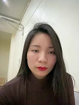 Bee Yellow00 online show from March 5, 4:41 am