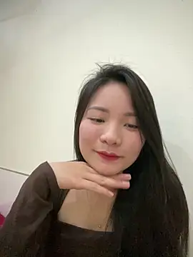 Bee Yellow00 online show from March 11, 4:51 am