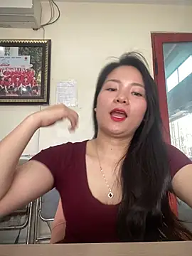 Bee Yellow00 online show from March 28, 2:55 am