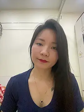 Bee Yellow00 online show from March 30, 5:08 am