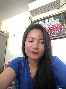 Bee Yellow00 online show from April 4, 2:43 am