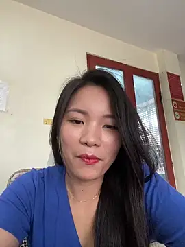 Bee Yellow00 online show from June 4, 4:40 am
