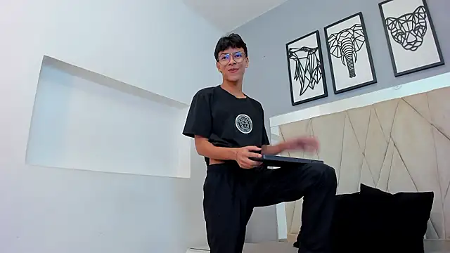 adams bobby online show from February 7, 11:47 am