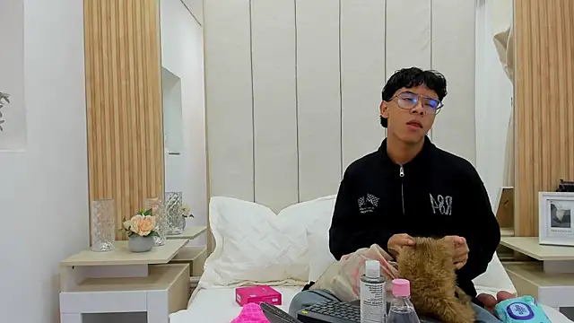 adams bobby online show from July 12, 11:01 am