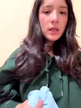 Snapshot of AikoStar chatting on October 25, 5:04 am AikoStar online show from October 25, 5:04 am