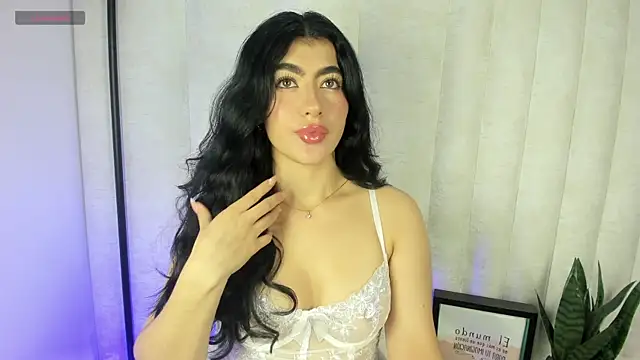 Snapshot of Emii_rous chatting on November 10, 9:03 pm Emii rous online show from November 10, 9:03 pm