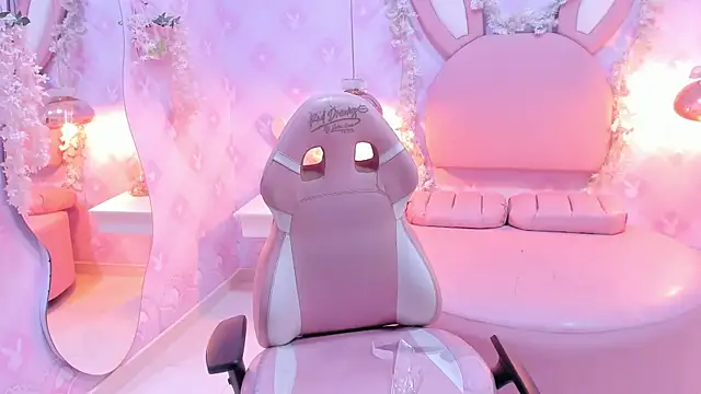 SofhiCute online show from December 18, 11:49 am