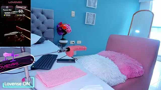 Snapshot of Luna_Raay chatting on January 18, 6:44 pm Luna Raay online show from January 18, 6:44 pm