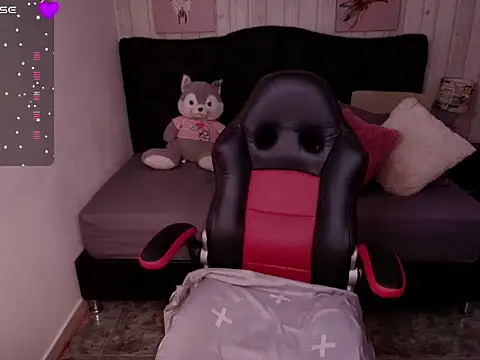  Rachel Jones  online show from February 18, 9:55 pm