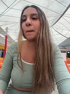 Snapshot of sarah_honey__ chatting on February 10, 3:05 pm sarah honey online show from February 10, 3:05 pm