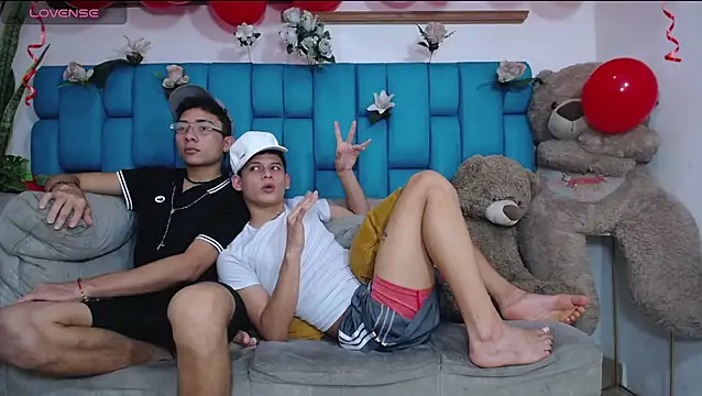 Hot Boys Latinos X online show from February 15, 6:59 pm