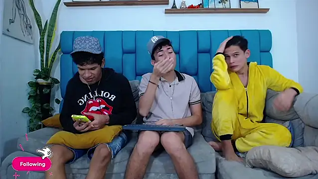 Hot Boys Latinos X online show from March 27, 4:07 pm