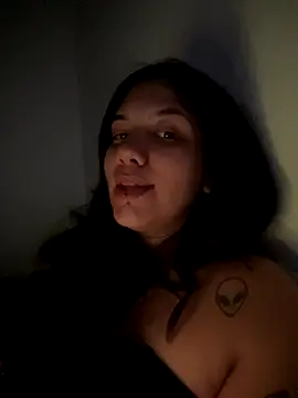 Snapshot of Hannahinfame chatting on November 5, 4:56 am Hannahinfame online show from November 5, 4:56 am