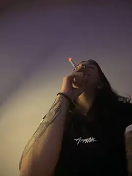 Snapshot of Hannahinfame chatting on November 8, 11:21 am Hannahinfame online show from November 8, 11:21 am