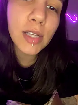 Snapshot of Hannahinfame chatting on November 19, 4:01 am Hannahinfame online show from November 19, 4:01 am