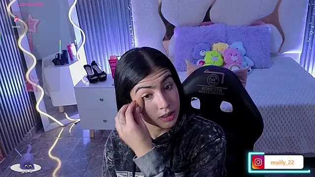 MAIILY TAY online show from February 11, 12:10 pm