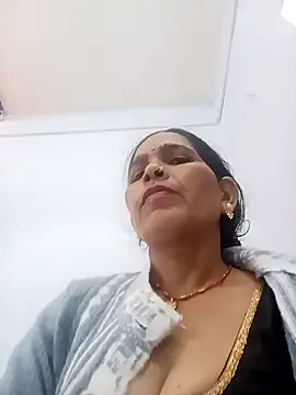 Snapshot of Indiangueen chatting on October 31, 10:27 am Indiangueen online show from October 31, 10:27 am