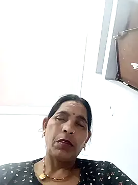 Snapshot of Indiangueen chatting on November 15, 3:52 pm Indiangueen online show from November 15, 3:52 pm