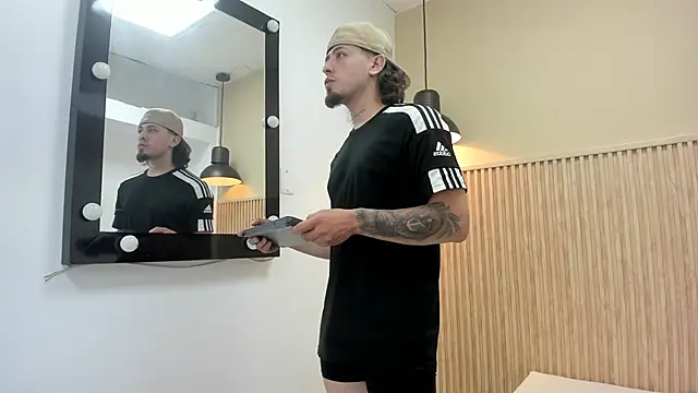 Snapshot of STEINER_01 chatting on October 28, 4:38 am STEINER 01 online show from October 28, 4:38 am