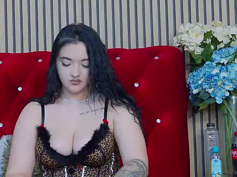 LaraBloom online show from November 21, 7:45 pm