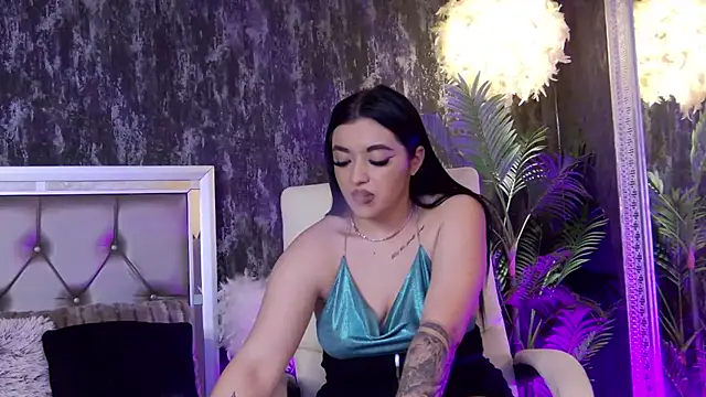 LaraBloom online show from January 15, 8:34 pm