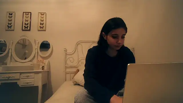 bellefleurrr online show from February 13, 9:00 pm