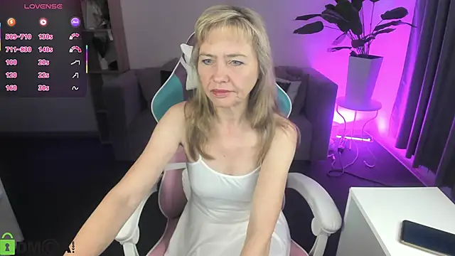 Carla Vogue online show from February 22, 11:53 am