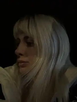 Snapshot of blondegirlx chatting on January 18, 6:23 pm blondegirlx online show from January 18, 6:23 pm