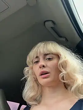 Snapshot of blondegirlx chatting on June 9, 12:50 pm blondegirlx online show from June 9, 12:50 pm